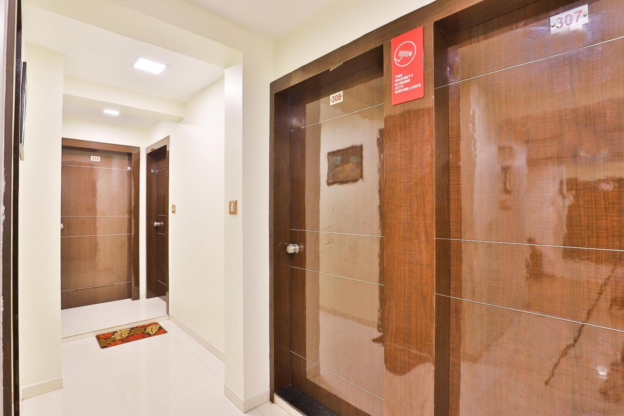 Hotel O Red Apple Αχμπανταμπάντ Εξωτερικό φωτογραφία